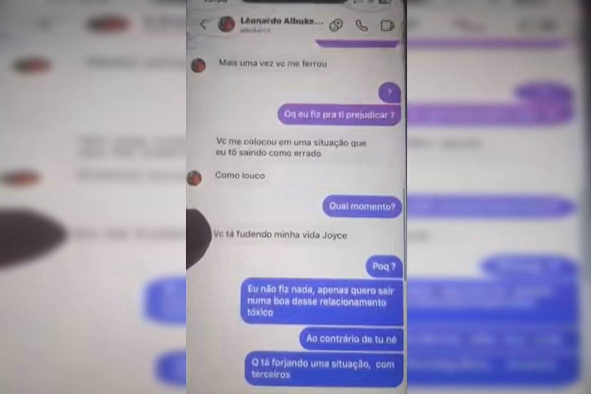 Em uma mensagem o homem fala que a namorada esta ferrando ele