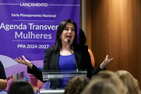 Foto colorida da ministra do Planejamento e Orçamento, Simone Tebet, durante lançamento do Relatório da Agenda Transversal Mulheres PPA 2024-2027 - Metrópoles