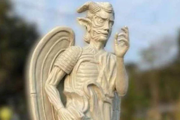 imagem colorida da estátua de lúcifer que será inaugurada no Brasil juntamente com santuário - Metrópoles