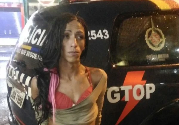 Ladra furta loja e fica escondida em armário após alarme disparar