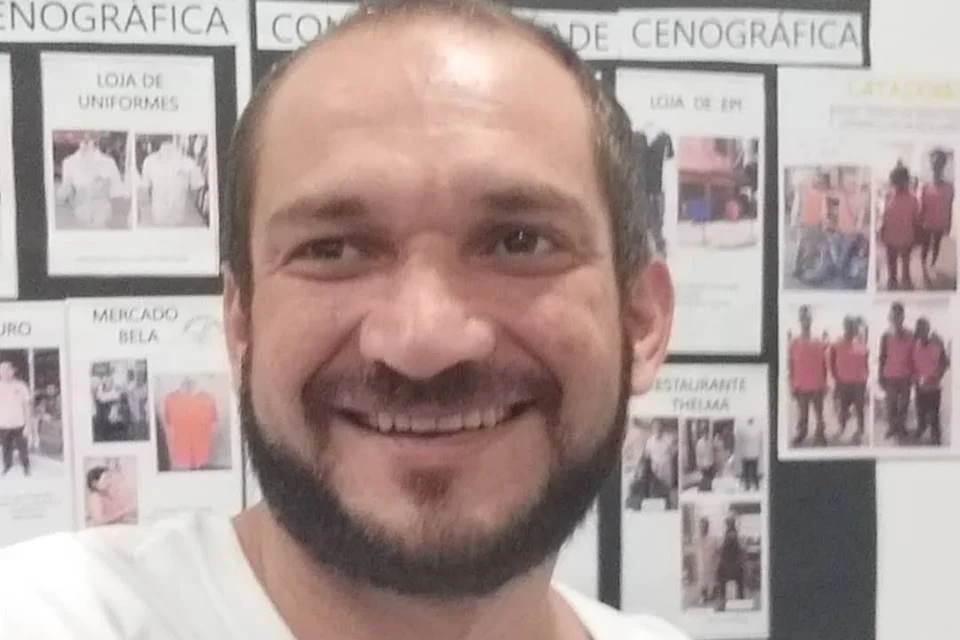 Cláudio Fits apronta mais uma! Ator é acusado de roubar celular - imagem 8 Cláudio Fits apronta mais uma! Ator é acusado de roubar celular - imagem 8