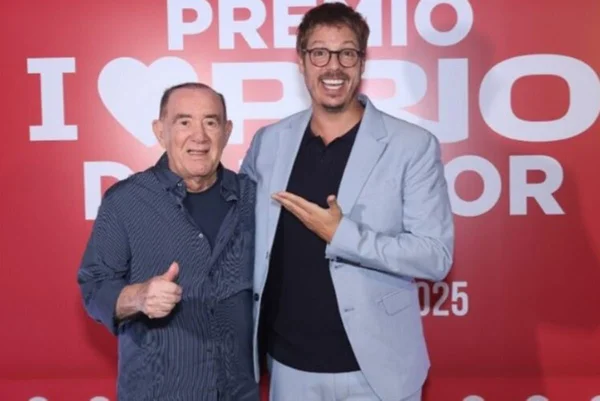 Renato Aragão é homenageado por Porchat no Prêmio do Humor