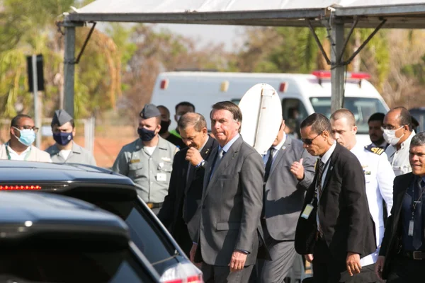 Na véspera do 7 de Setembro, Bolsonaro faz passeio de helicóptero