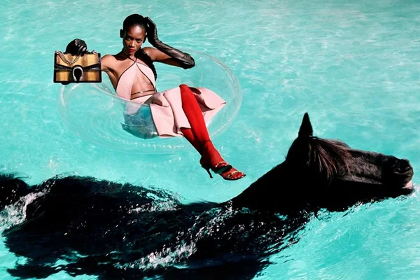 Cavalos invadem Los Angeles na campanha de verão 2020 da Gucci