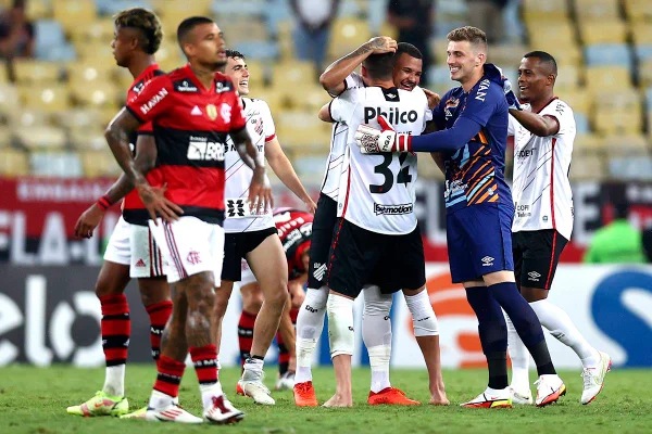 Flamengo e Athletico-PR duelam pela 4ª vez seguida na Copa do Brasil
