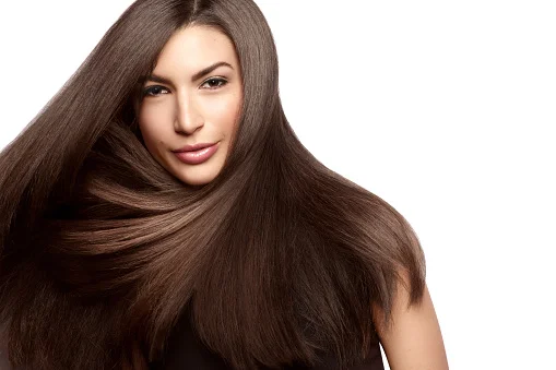 mulher de cabelo hidratado