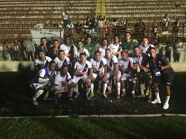 Em jogo adiado pela chuva, Vasco bate Náutico e avança na Copinha