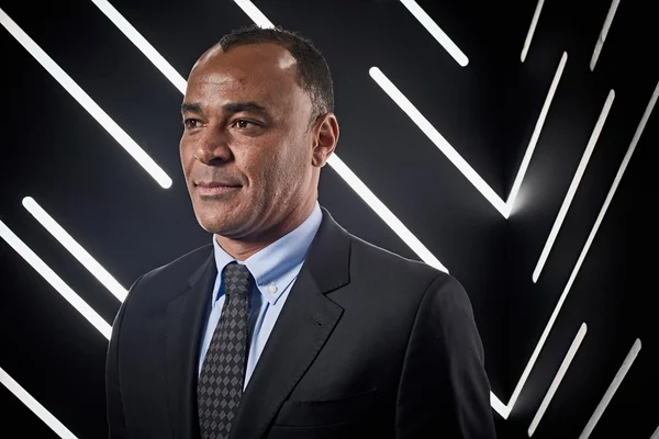 Cafu admite “sofrer bastante”, mas avisa: “O sorriso vai voltar”