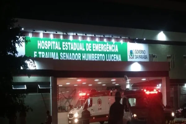Imagem ilustrada, hospital no qual dois homens foram socorridos e levados.