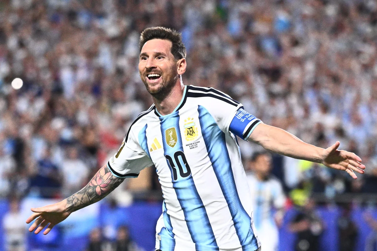 Messi dedica hat-trick para argentinos e diz ser sempre mandante - imagem 1 Messi dedica hat-trick para argentinos e diz ser sempre mandante - imagem 1