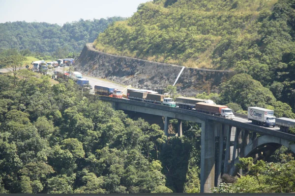 Imagem mostra Rodovia Anchieta - Metrópoles
