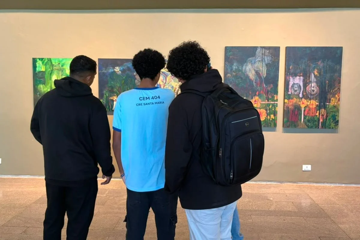 Visita escolar leva alunos do CEM 404 à Constelações Contemporâneas Visita escolar leva alunos do CEM 404 à Constelações Contemporâneas
