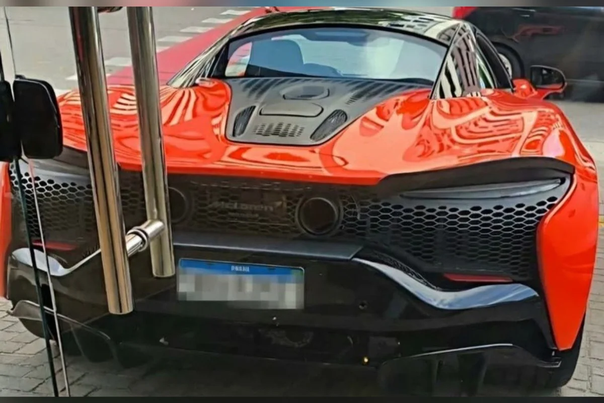 Um carro de luxo foi apreendido Um carro de luxo foi apreendido