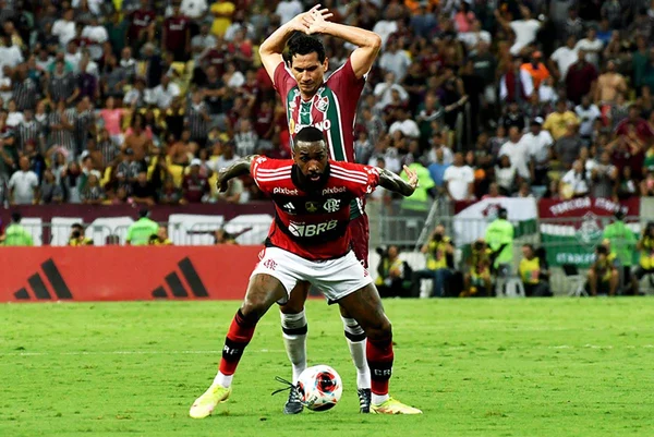 Flamengo derrota Fluminense por 2 x 0 no primeiro jogo da final do Carioca