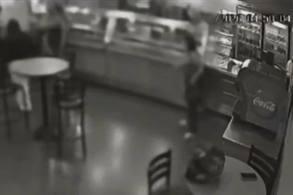 Imagens mostram briga em fast-food que resultou na morte de um homem