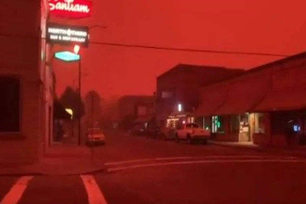 Imagens: cidades de Oregon têm céu vermelho devido aos incêndios florestais