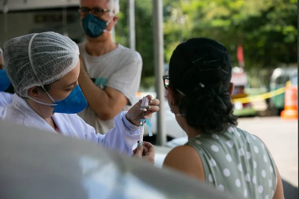Covid: 78,32% da população-alvo no Brasil já está totalmente imunizada