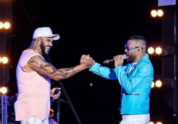 Imagem colorida de Daniel Alves e irmão- Metrópoles