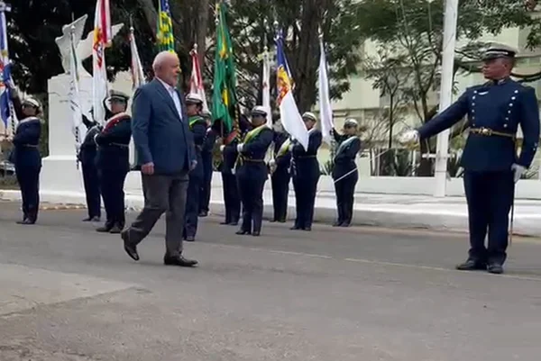 Lula almoça com comando da Aeronáutica, após encontrar presidente colombiano