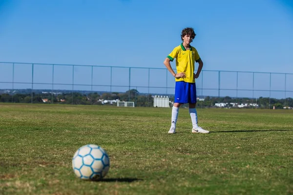 Camp da CBF move sonho de meninos e meninas da capital
