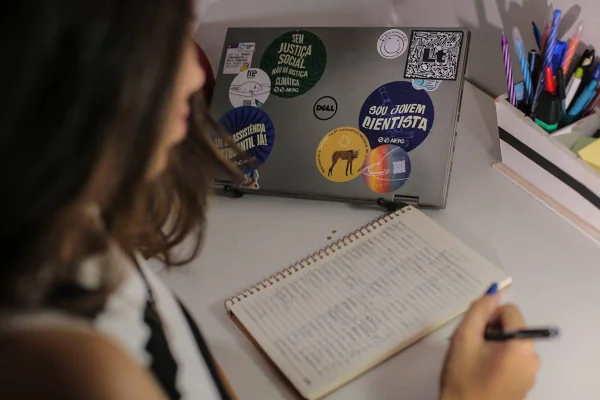 Livia Xavier vai cursar Ciência e Tecnologia na Ilum