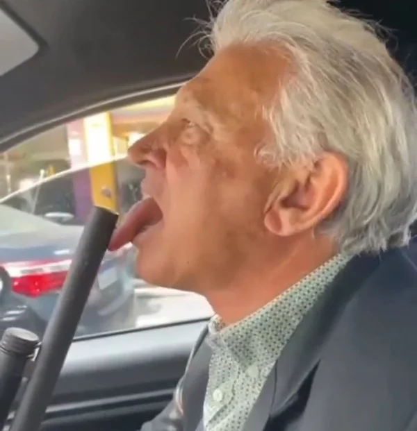 Vídeo: empresário lambe arma e pede a Bolsonaro para “dar golpe”