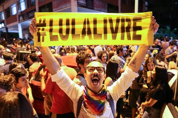 Rolou na 6ª: Justiça determina e ex-presidente é Lula Livre