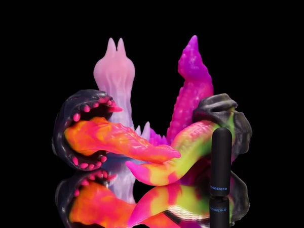 Vibrador diferentão? Entenda o fetiche por trás do fantasy sex toy