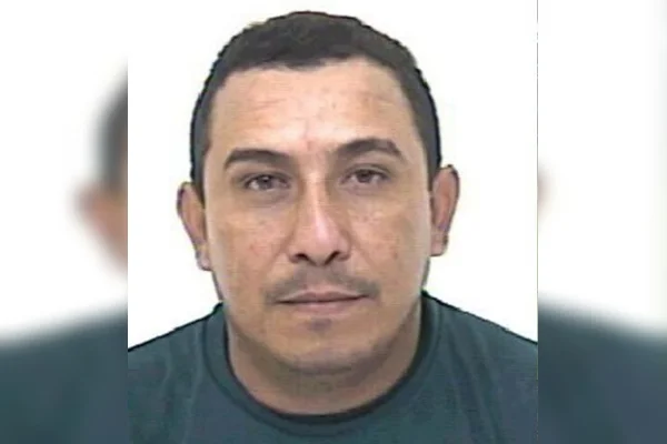 Sargento da reserva é executado por cinco homens; carro levou 50 tiros