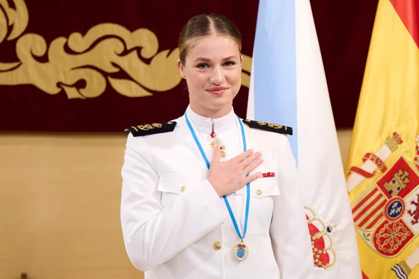 Futura rainha da Espanha, princesa Leonor conclui formação militar