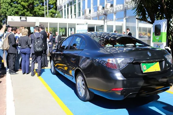 Congresso dá aval para gastos com carros e reformas