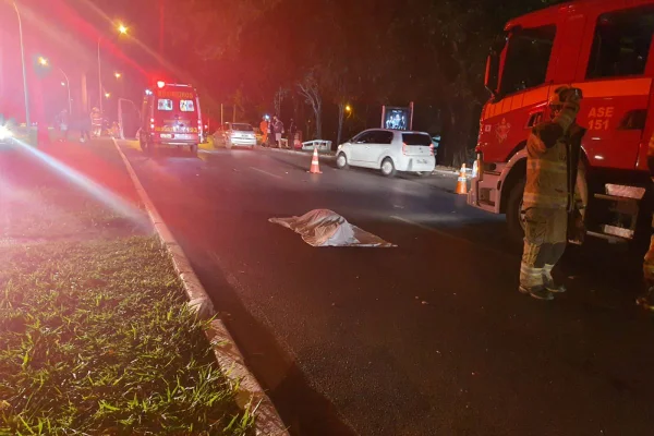 Mulher de 65 anos morre atropelada em acidente no Eixinho Norte