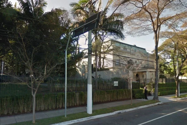 CASA DE NELSON WILIANS NA RUA ALEMANHA DIVIDIA MUROS COM TERRENO DE ANTIGA CASA DA FAMÍLIA DO PÃO DE AÇÚCAR - METRÓPOLES