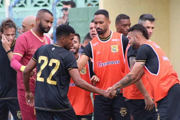 Após derrota no último domingo, Brasiliense se reapresenta nesta terça
