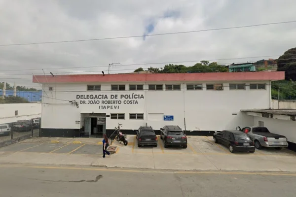 Imagem colorida de delegacia de Itapevi. Metrópoles