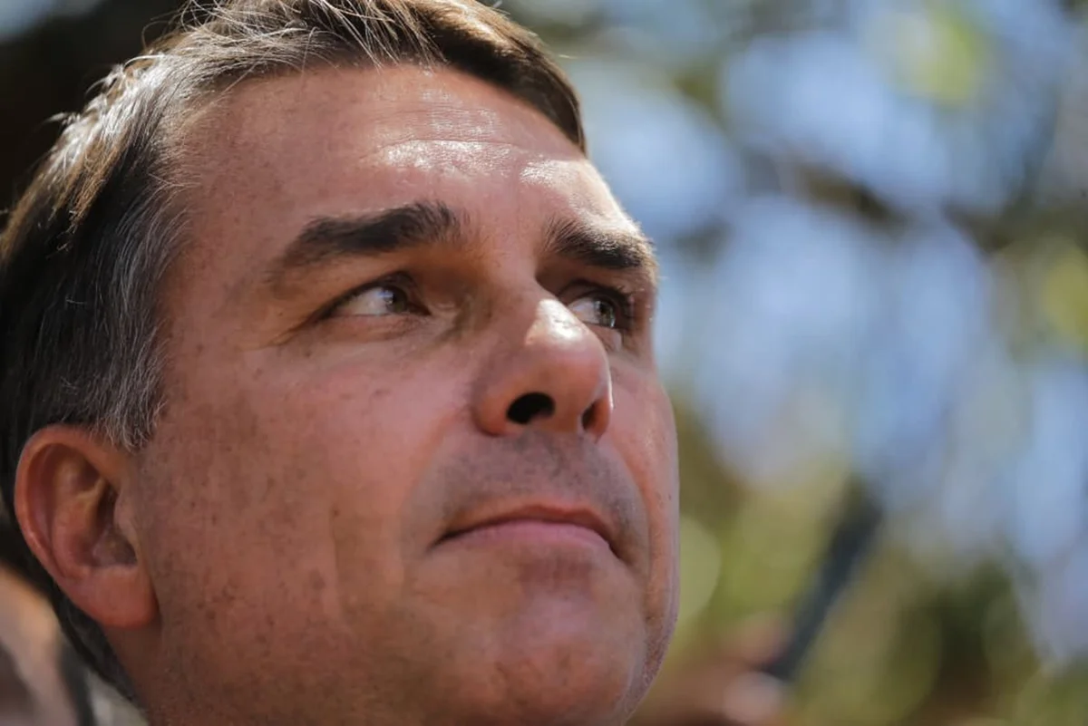 Flávio Bolsonaro destacou o crescimento do Novo nas urnas Flávio Bolsonaro destacou o crescimento do Novo nas urnas