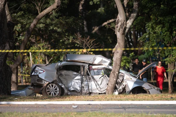 Motorista morre em acidente entre dois carros e moto no Eixinho Sul
