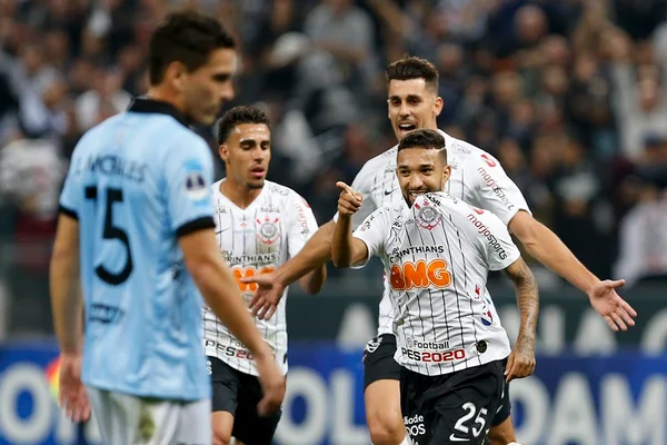 Corinthians se reapresenta e direção veta trio emprestado ao Goiás