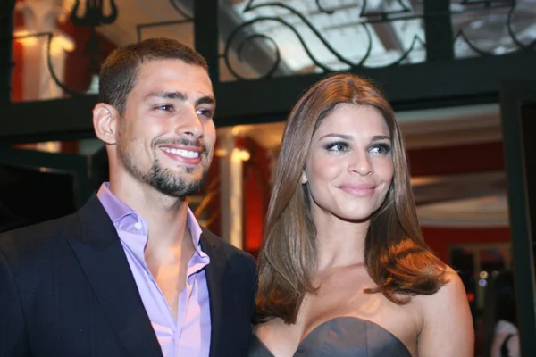 Cauã Reymond elogia a ex-mulher Grazi Massafera no Instagram