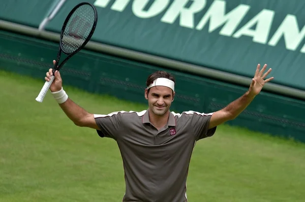 Federer supera Tsonga e avança às quartas de final do Torneio de Halle