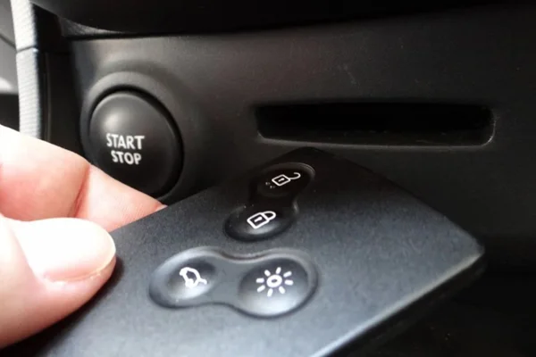 Como criminosos hackers usam tecnologia para roubar carros "sem chave"