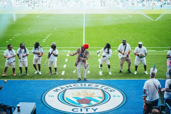 carlinhos brown show manchester city