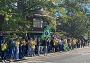 Eleição: Londres tem lulistas x bolsonaristas, samba e até venda de toalhas - imagem 2