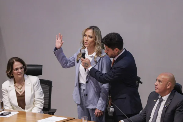 Celina Leão assume o GDF após Ibaneis Rocha (MDB) renunciar para concorrer a uma vaga no Senado