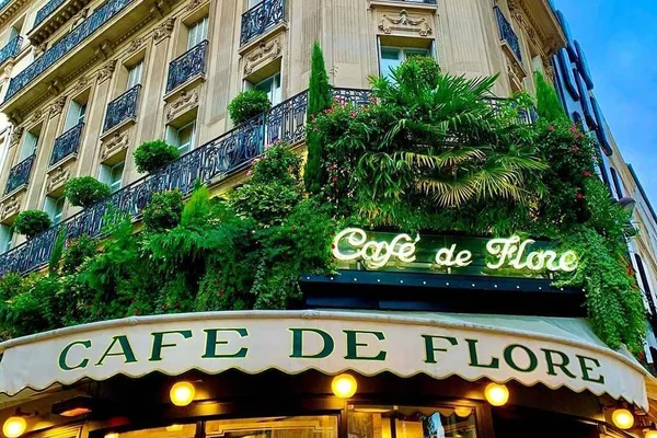 Tradicional Café de Flore, em Paris, adota QR Code para acesso ao menu
