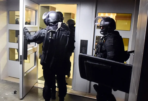 Polícia francesa vasculha casas de supostos radicais islâmicos