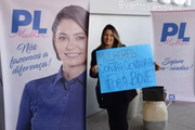 Em evento do PL Mulher Nacional realizado em Guarulhos (SP), no sábado (5/7), participantes levantaram cartazes nos quais pediam uma declaração de Michelle Bolsonaro sobre o caso Cíntia Chagas e Lucas Bove