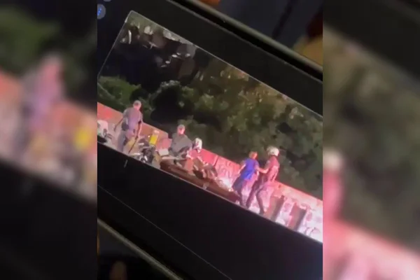 Caso aconteceu em dezembro de 2024, quando o policial Luan Felipe Alves Pereira arremessou um homem de uma ponte sobre um córrego - Metrópoles