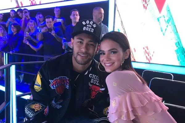 Na plateia, Neymar e Bruna Marquezine curtem final do The Voice Kids