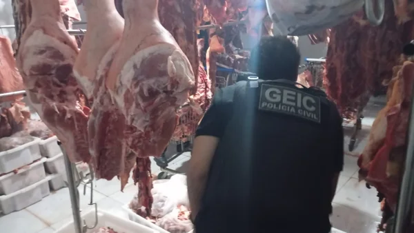 Carnes penduradas - Metrópoles